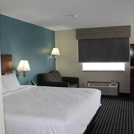 Reston Inn & Suites Spencer Exteriör bild