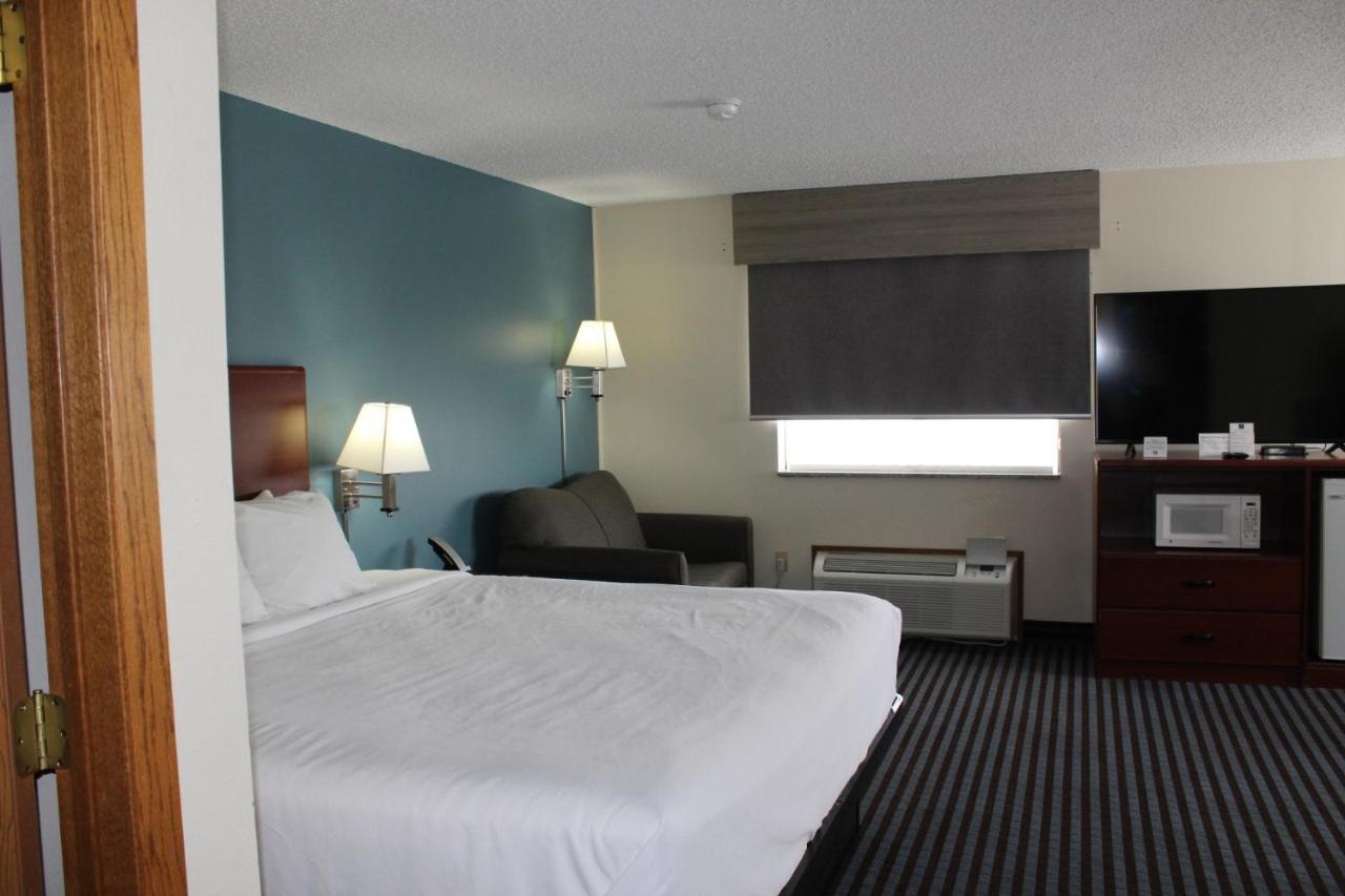 Reston Inn & Suites Spencer Exteriör bild