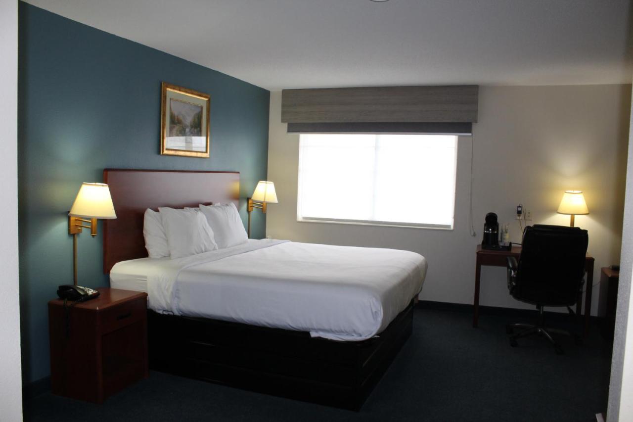 Reston Inn & Suites Spencer Exteriör bild