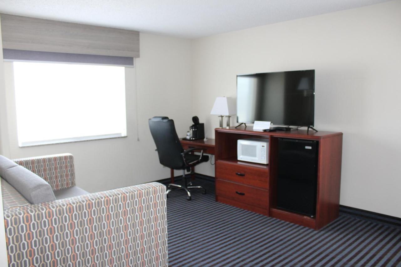 Reston Inn & Suites Spencer Exteriör bild