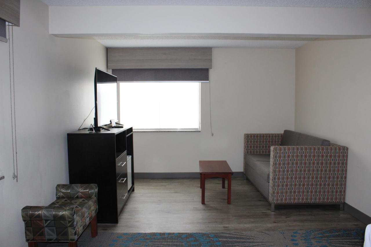 Reston Inn & Suites Spencer Exteriör bild