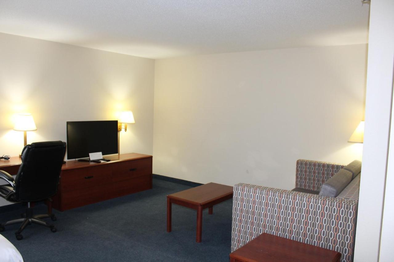 Reston Inn & Suites Spencer Exteriör bild
