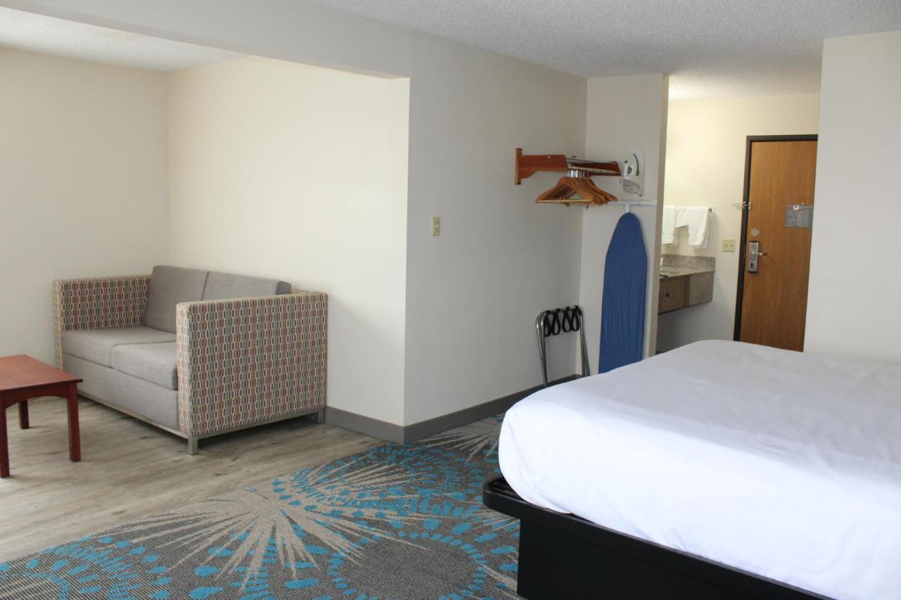 Reston Inn & Suites Spencer Exteriör bild